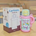 Detail view of kids vacuum cup with cute cat cartoon and pastel pink strap, 550ml capacity. - Cat Pattern (YY-8267) / 500ml / Pink