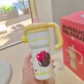 Borraccia termica in acciaio inox con palla, motivo gatto carino e manico giallo ergonomico. - 600ml / BSQ-931 giallo