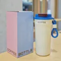 Tragbarer Edelstahl-Kaffebecher mit Doppeltrinkdeckel und praktischer Schlaufe für den Alltag. - 550ml / MD-113 Serie (Blauer Deckel) / Blau