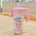 Grazioso bicchiere termico rosa in acciaio inossidabile con cannuccia e manico per uso quotidiano. - 600ml / BSQ-274 rosa