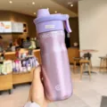 Borraccia sportiva isolata in acciaio inossidabile portatile con funzione spray e manico. - 650ml / Viola