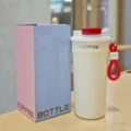Tragbarer isolierter Kaffebecher mit Deckel, Edelstahl Reisebecher mit Trageschlaufe. - 550ml / MD-113 Serie (Roter Deckel) / Weiß