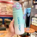 Borraccia in acciaio inossidabile sfumato con cannuccia e tracolla per sport all'aperto. - 650ml / P04 blu