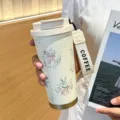 Mug à café de voyage en acier inoxydable portable avec joli motif de cerf et lanière pratique. - 0623 élan