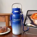 Gradient stainless steel vacuum insulated water bottle with handle and strap for outdoor sports. - 700ml / Blue