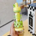 Bouteille d'eau de sport élégante avec paille en Tritan et couvercle portable pour l'extérieur. - 750ml / Vert