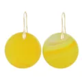 Pendientes redondos de ágata amarilla chapados en oro joyería minimalista variante color - Ágata