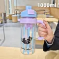 Grosse 1000ml Plastik Trinkflasche mit Strohhalm, niedliches Katzenmuster tragbare Trinkbecher. - 800ML / BSQ-213 Stil / Blauviolett