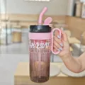 Farbverlauf Trinkhalm Henkel Plastikbecher, große Kapazität pinke Wasserflasche 1Stk - 1160ml / XBD-8048 Verlauf Schwarz-Rosa
