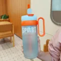 Große Kunststoff-Wasserflasche mit Griff und Strohhalm, tragbarer täglicher Sportbecher. - 1160ml / XBD-8042 Verlauf Blau