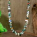 Collana di cristallo di pietre frantumate irregolari colorate stile vacanza gioielli. - Agata Indiana