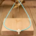 Collana girocollo di perline colorate con pendente croce bianca moda donna boho. - Stile Perline Blu Chiaro Con Croce (N2435)