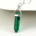 Groene gestreepte zeshoekige edelsteen hanger halsketting met zilveren ketting. - Malachiet