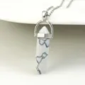 Witte howliet zeshoekige pilaar kristallen hanger halsketting met roestvrijstalen ketting. - Howliet