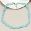 Collana di pietre frantumate irregolari blu chiaro catena clavicolare estiva variante - Acquamarina