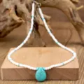 Collana di perle in stile bohémien con ciondolo a goccia turchese, ideale per lo stile estivo. - Stile Perline Blu Bianco Con Turchese A Goccia (N2483)