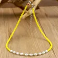 Collana di perle e rocaille gialle stile boho choker da donna gioielli estivi eleganti - Stile Perline Gialle Con Tre Perle Bianche (N2491-Y03)