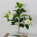 Künstliche Kamelie Blume mehrköpfig Seide Blumen für Heimtextilien Tischdekoration - Kurzer Kamelienzweig / Weiß