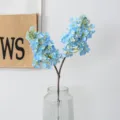 Branche de lilas artificiel bleu avec vase en verre pour décoration d'intérieur. - Bleu ciel