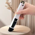 Kompakte Fensterfugen-Reinigungsbürste mit ergonomischem Griff für einfache Spaltenreinigung. - Schwarz