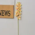 Rametto di orchidea artificiale giallo 9 teste stelo di fiore finto per decorazione variante - Cymbidium 9 Teste Champagne