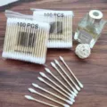 Bastoncillos de algodón desechables de doble cabezal 100 pcs por bolsa palo de madera maquillaje - Cabeza Afilada y Redonda / 1 Pieza/Paquete
