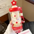 Süße Blumen Strohhalm Wasserflasche tragbarer Kunststoff Becher für Frauen Alltagsdesign - BSQ-300 Gitter-Stil / 700ml / Rot