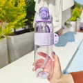 Bouteille d'eau de sport en plastique avec paille et couvercle, design violet pour étudiants. - Violet (LH-2033)