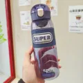 Borraccia sportiva in plastica portatile con filtro per tè e custodia in silicone - Blu