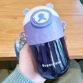 Süße Bären Kunststoff Trinkflasche mit Strohhalm und Tragegurt in Lila für Kinder neu. - 600ml / Lila
