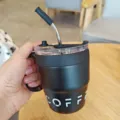 Schwarzer Edelstahl-Isolierbecher mit Strohhalm, tragbarer Kaffebecher für Büro und Alltag - 480ml / Schwarz