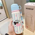 Cartoon-Thermoskanne mit Trageband, blau-weiß gestreifte tragbare Vakuumtasse Variante. - Welpe Druck (MD6031) / 550ml Kapazität / Blau