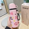 Rosa Cartoon Vakuum Isolierflasche mit Trageband, 550ml tragbare Edelstahl Thermosflasche. - Wolke Katze Druck (MD6030)