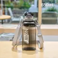 Tragbare quadratische Kunststoff-Wasserflasche mit Gurt, 650ml, ideal für Sport und den Sportgebrauch. - 650ml / YB-1032 Stil / Schwarz