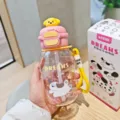 Niedliche Cartoon-Trinkflasche aus Kunststoff 680ml tragbare doppelte Trinkbecher mit Welpe - 680ML / Rosa (LY-550-1)