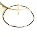 Schwarze Perlen-Choker-Halskette mit bunten Perlen und goldener Verlängerungskette für Frauen. - 35cm Plus 5cm Verlängerungskette / N2554-Y02 Schwarz