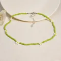 Collier ras de cou en perles de verre vertes avec pendentif marguerite longueur 45cm - N2440 Collier de Fleurs / 35 cm + 10 cm chaîne d'extension / Vert Haricot