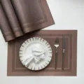 Bruine PVC gewoven placemat voor eettafel, antislip hittebestendige westerse tafelmat. - Koffiebruin dubbel frame