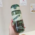 Verde borraccia sportiva in plastica con coperchio a scatto, contenitore da 650ml. - 650ml / Verde
