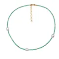 Collana bohemien con perline di semi verdi e perle bianche catena dorata estiva per donna elegante - Collana con Tre Perle e Perline Verdi (N2428-Y06) / Verde