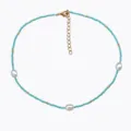 Blaues Rocailles Perlen Choker Halsband mit weissen Barockperlen und goldener Kette. - Y05 Türkis