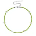 Collana di perline verdi con ciondoli a margherita bianca e catenella di estensione in argento. - Collana di Perline Margherita / Verde