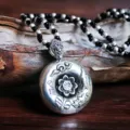 Retro Silber Lotus Anhänger Halskette mit Perlenkette, vintage ethnischer Pulloverschmuck. - Buddha Lotus (N2234)