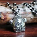 Retro versilberter Tierkreis Schwein Anhänger Halskette mit Perlenkette für Damen Schmuck. - Glücksschwein Design (N2235)