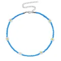 Collina di perline di semi blu boho con ciondoli di margherite bianche per gioielli da donna - Collana di Perline Margherita / Blu