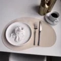 Kidney-shaped leather placemat Nordic heat insulation dining table pad creative plate mat. - 44*30cm 115g/Piece / Pearl White