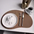 Set de table en cuir asymétrique, variante de tapis de repas thermoisolant en suédine. - 44*30cm 115g/Pièce / Brun Terreux
