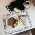 Cremefarbene bestickte Tischmatte retro Stoff Servietten Spitzen Hitzeisolierung Dekor. - Schwarz