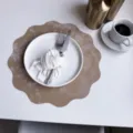 Gekartelde kunstlederen placemat, chique bruine tafelmat voor stijlvolle inrichting - 34 cm / 90 g houtnerf abrikoos