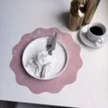 Roze geschulpte leer placemat ins stijl zijdeachtige bloemen tafelmat voor Franse luxe - 34cm/90g roze